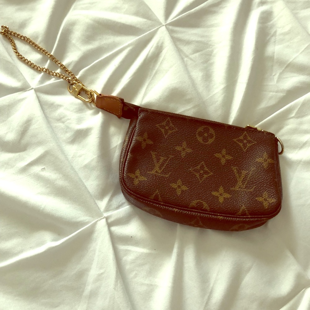 Louis Vuitton Pochette monogram mini